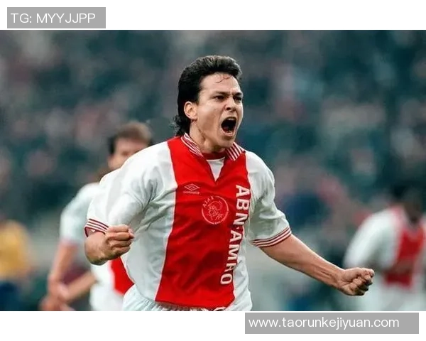 足球巨星们的巅峰表现揭秘他们如何在赛场上超越极限创造奇迹